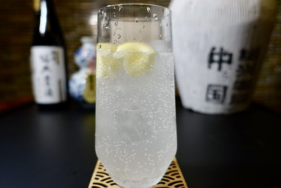 自家製レモンサワーやオリジナルハイボールでおしゃれに乾杯◎